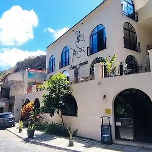 Chateau Georgette Hotel Pombas
